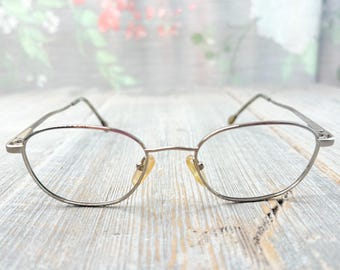 Matte Silver Vintage Eyeglasses Frames: Unisex 90s Deadstock (49[]18/140)