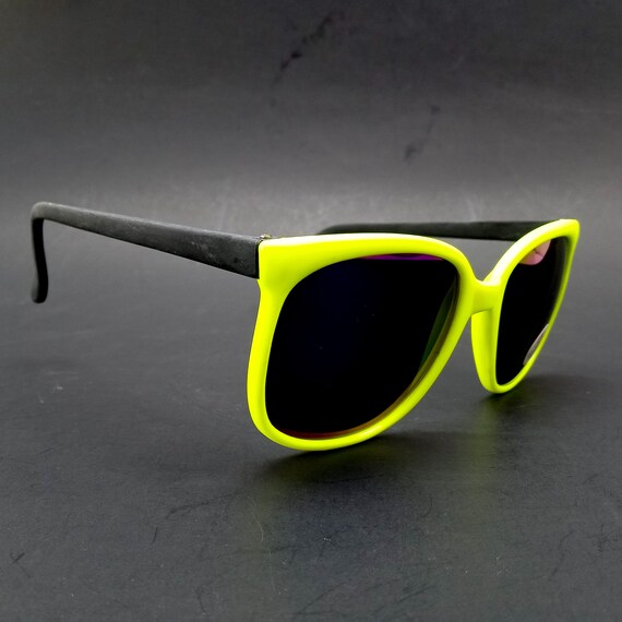 round sunglasses yellow black nylon sunglasses vi… - image 1