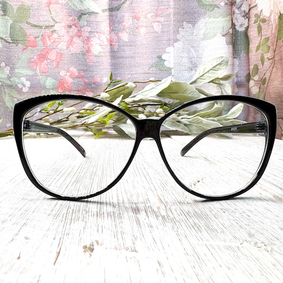 Oversized Round Clear Lens Glasses: Black Cat-Eye Eyeglasses