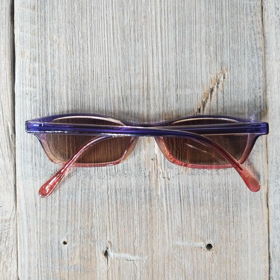 Gafas de sol delgadas de los años 90, con degradado morado/rosa