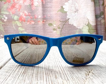 Gafas de sol Wayfarer azules con lentes de espejo