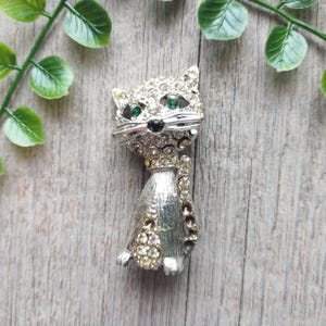 green eye rhinestone kitty cat silver tone
