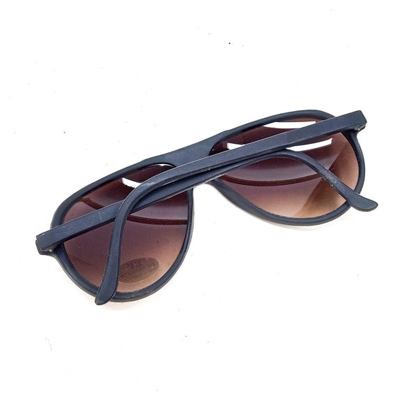 large sunglasses black plastic sunglasses vintage… - image 5