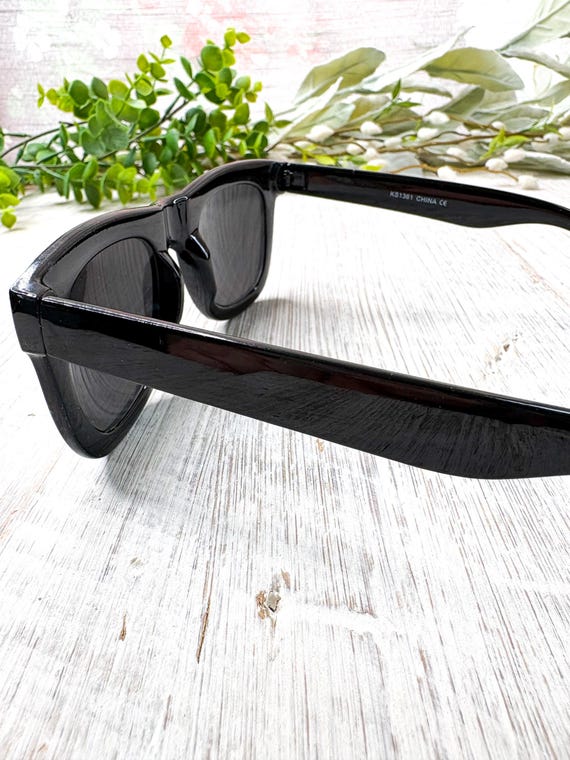 Black Square Sunglasses: Plastic Frames, Dark Len… - image 4