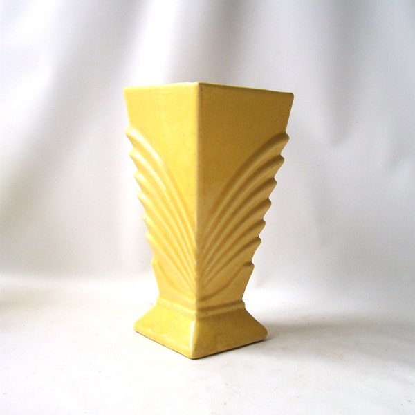 vintage yellow mccoy pottery vase art deco antique old usa 9.25" tall mid century retro decorative home decor summer bright lemon flower