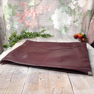 reddish-brown leather attache case envelope style briefcase unisex/men/women office/business/corporate accessories