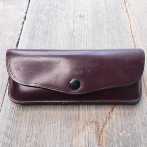 custodia per occhiali in pelle rosso bordeaux/marrone accessorio per occhiali unisex/uomo/donna accessori moderni di metà secolo portaocchiali piccolo rigido