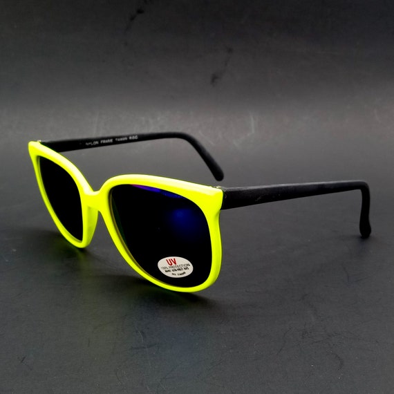 round sunglasses yellow black nylon sunglasses vi… - image 2