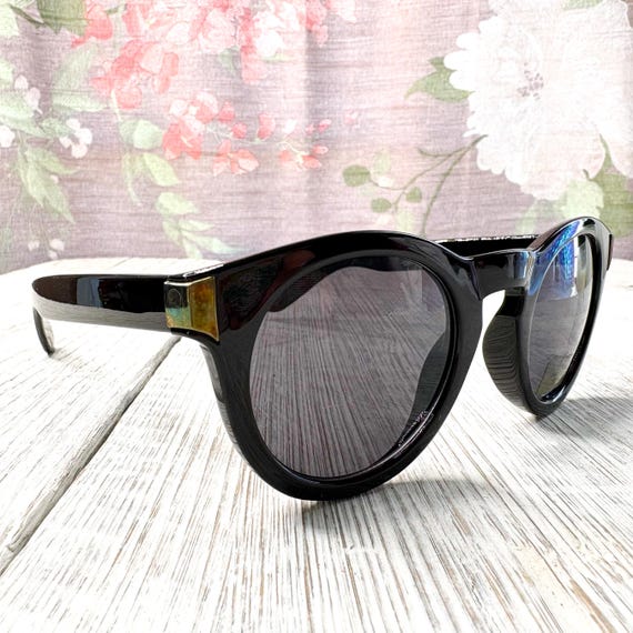 Black Round Sunglasses: Plastic Frames - image 2