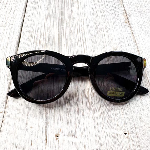 Black Round Sunglasses: Plastic Frames - image 6