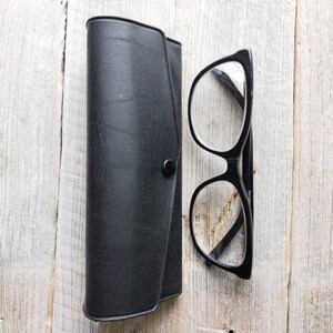 custodia per occhiali vintage deadstock portaocchiali nero unisex/uomo/donna occhiali da sole rigidi accessori per occhiali accessori in similpelle nuovo