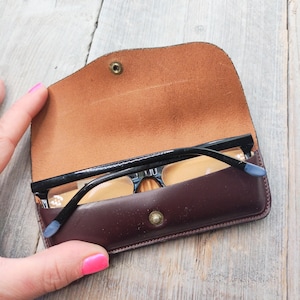 custodia per occhiali in pelle marrone porta occhiali accessori per occhiali occhiali da sole accessorio metà secolo scorte morte vintage unisex/uomo/donna nos nuovo