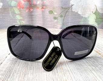 Oversized Square Sunglasses: Black Plastic Frame, UV Protection