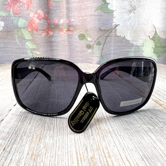 Oversized Square Sunglasses: Black Plastic Frame, UV  display picture 1