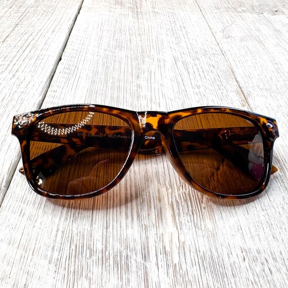 Tortoiseshell Sunglasses: Plastic Frames - image 6
