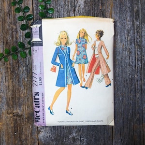 long fitted coat sewing pattern sz 11/12 junior/misses/teens/women/girls mini-skirt short dress bell-bottom pants 1970s 70s clothing trends