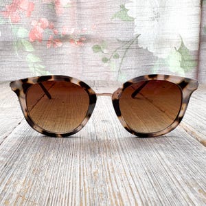 óculos de sol redondos estilo gatinho, armação de metal dourado claro, armação tartaruga, lentes marrons degradê, unissex/masculino/feminino, óculos de sol com proteção uv