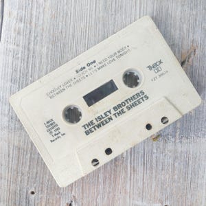 1983 cassette tape THE ISLEY BROTHERS Between the Sheets t-neck records soul/funk/r and b