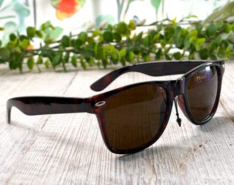 Black Sunglasses with Dark Lenses: Wayfarer Style