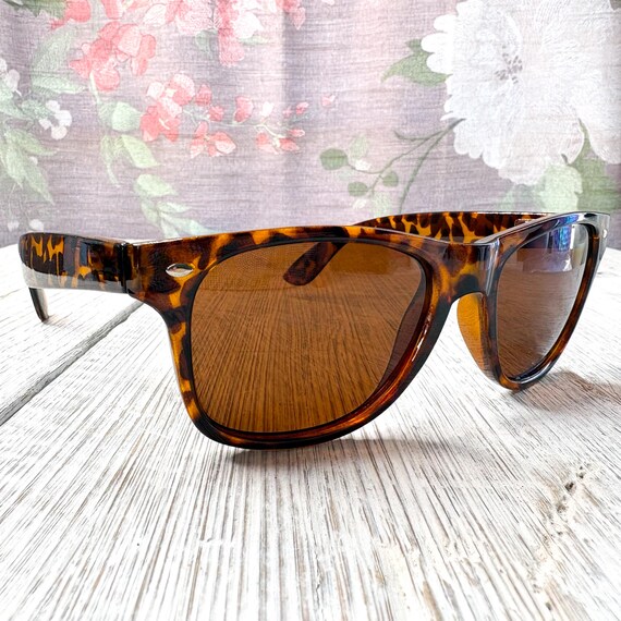 Tortoiseshell Sunglasses: Plastic Frames - image 2