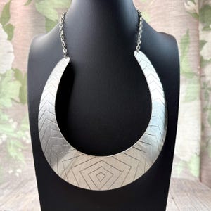 16&quot; bib necklace silver choker chain brutalist style womens jewelry hammered metal collar