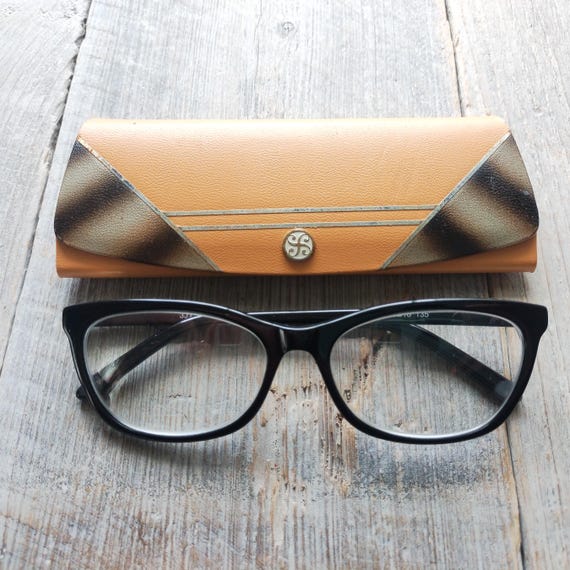 Vintage Camel Leather Eyeglass Case: Hard-sided Mid-century  display picture 3