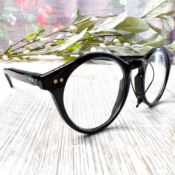 Round Clear Lens Glasses: Black Eyeglasses View 2