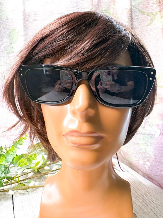 Square Sunglasses: Black Plastic Frames with Dark… - image 4