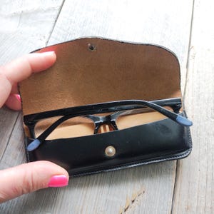 custodia per occhiali in pelle nera porta occhiali rigido accessori per occhiali scorte morte vintage unisex/uomo/donna occhiali da sole accessorio occhiali