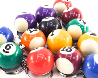 KEY FOB.CLASSIC V BUBS,CLASSIC CARS. NUMBER 8 POOL BALL FAUX LEATHER KEY RING 