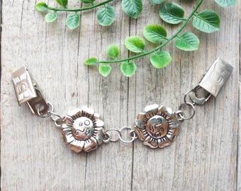 cinch clip clasp for shirts/dresses/sweaters silver-tone flower with face sunflower happy/cute women&#39;s fashion accessories accessory
