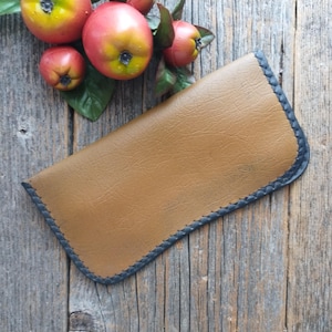 tan/brown eyeglass case small/little/children/kids/girl/boy eyewear holder eyeglasses reading glasses sunglasses sunglass vinyl faux leather