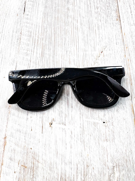 Black Square Sunglasses: Plastic Frames, Dark Len… - image 7