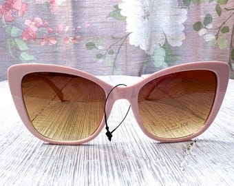 Oversized Square Cat-Eye Sunglasses: Light Pink Frame, UV 400 Protection