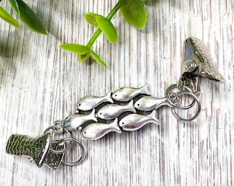 Cierre de clip con forma de pez plateado: accesorio de moda para mujer