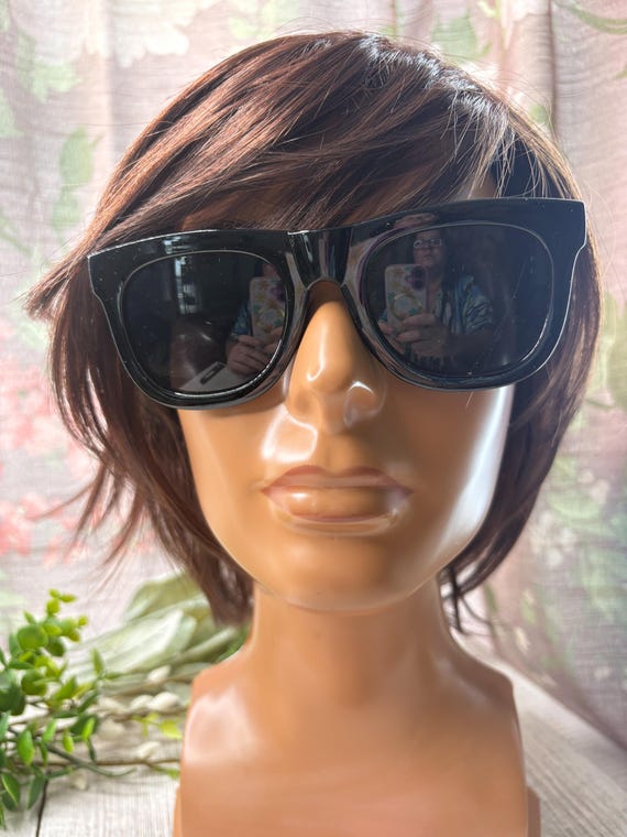 Black Square Sunglasses: Plastic Frames, Dark Len… - image 2
