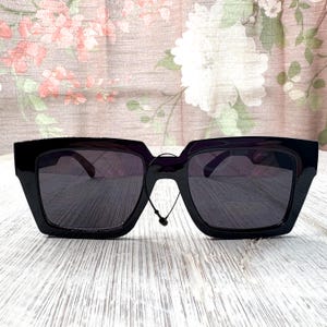 Oversized Square Sunglasses: Black Unisex UV 400 Protection  display picture 1