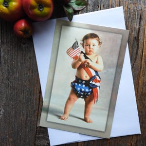 Te extraño tarjeta de felicitación 4 de julio patriótico bebé bandera cara triste americano estados unidos saludos americanos él/ella/hombre/mujer/amigo/hermano/hermana