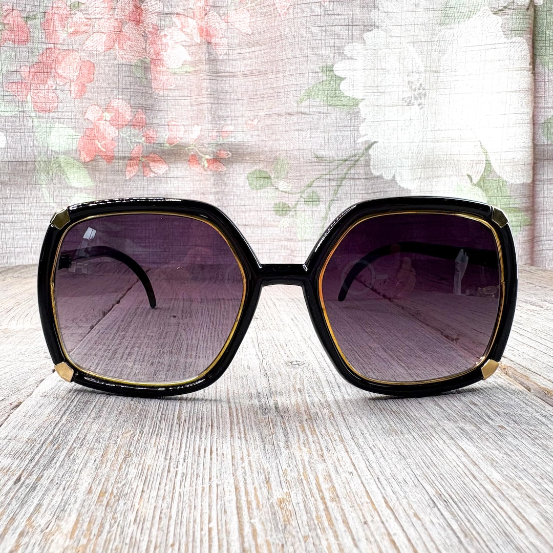 Oversized Square Sunglasses: Purple Gradient Lens, Black  display picture 1