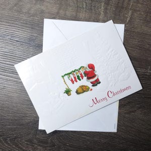 Tarjeta de feliz navidad con medias de santa y chimenea, nueva tarjeta de felicitación antigua de stock vintage, tarjeta impresa en blanco, deseándole paz y alegría