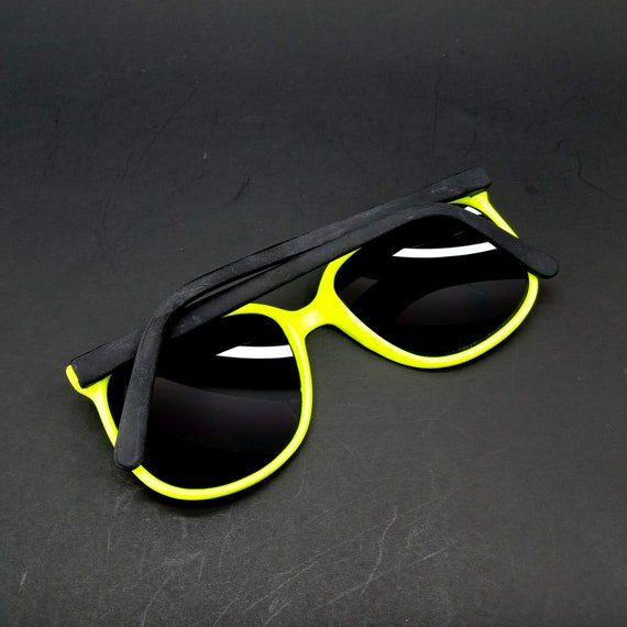 round sunglasses yellow black nylon sunglasses vi… - image 5