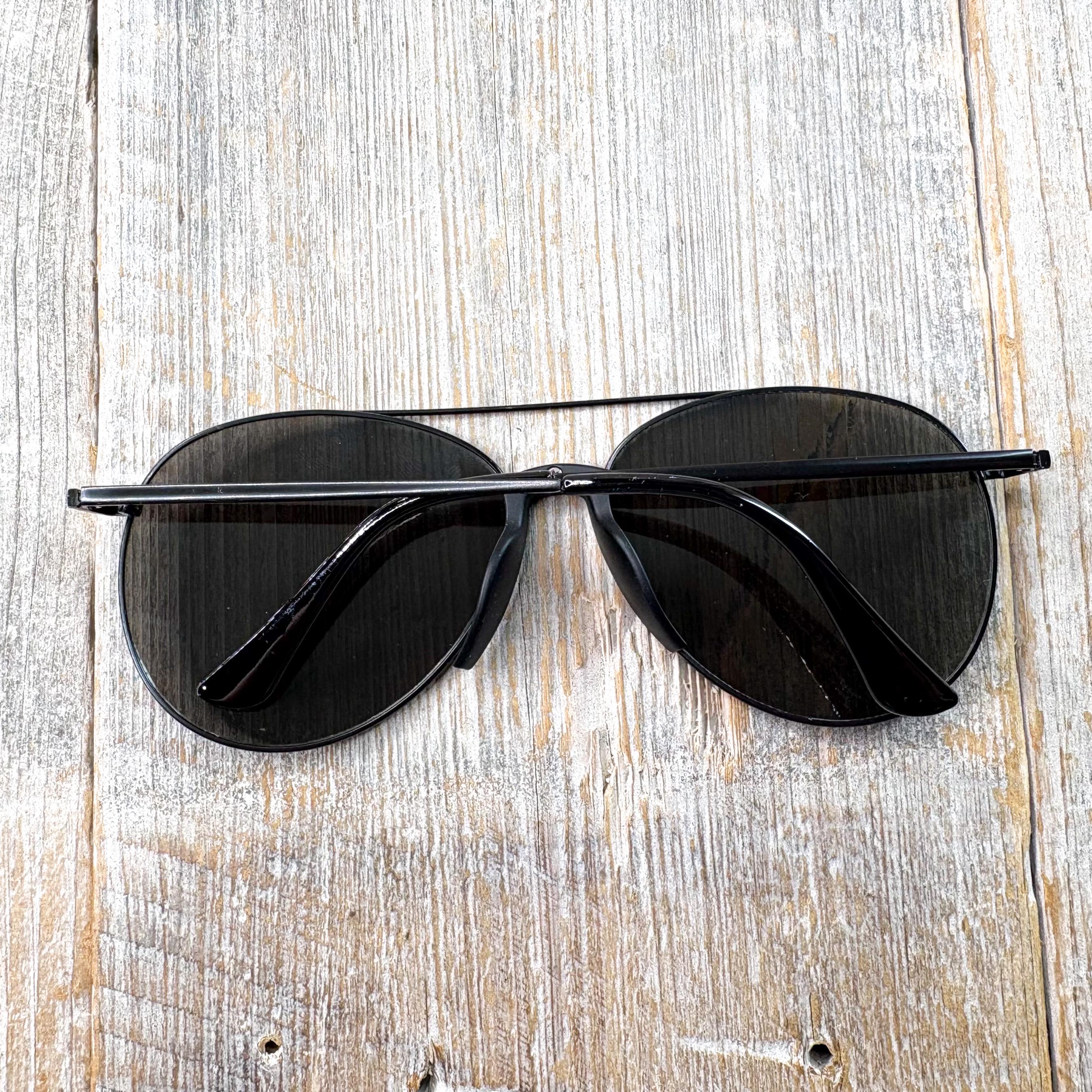 Oversized Aviator Sunglasses: Silver Mirror Lenses, Black  display picture 1