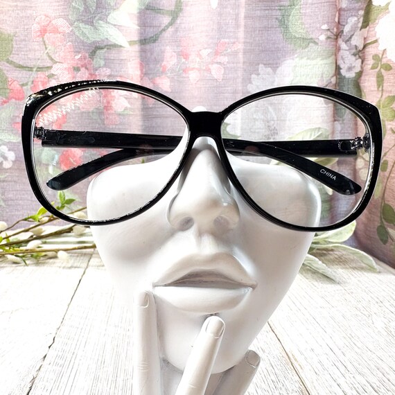 Oversized Round Clear Lens Glasses: Black Cat-Eye Eyeglasses View 4