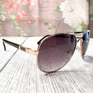 Unisex Aviator Sunglasses: Light Gold and Black