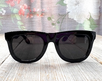 Chunky Wayfarer Sunglasses: Vintage Black Frame UV Protection