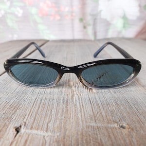 oval cat-eye sunglasses unisex/men/women 1990s fashion accessories  vintage deadstock nos retro accessory dark blue fade colored lenses 90s