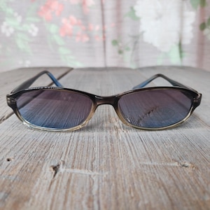 90s cat-eye sunglasses slim shape eyewear vintage deadstock sunglass frames new old stock unisex/men/women black/blue fade silver accents