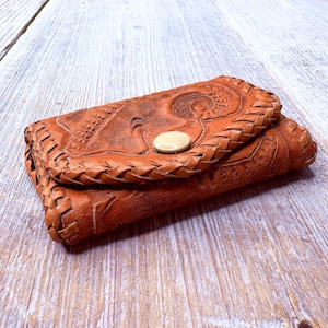Cartera para llaves de cuero marrón repujado con iniciales del Joker, accesorios R/S para él/hombre/ella/mujer, ideas de regalos vintage
