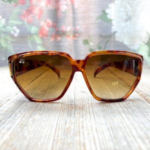 oversized flat-top sunglasses brown lenses uv protection tortoiseshell plastic frames sunglass women&#39;s accessories