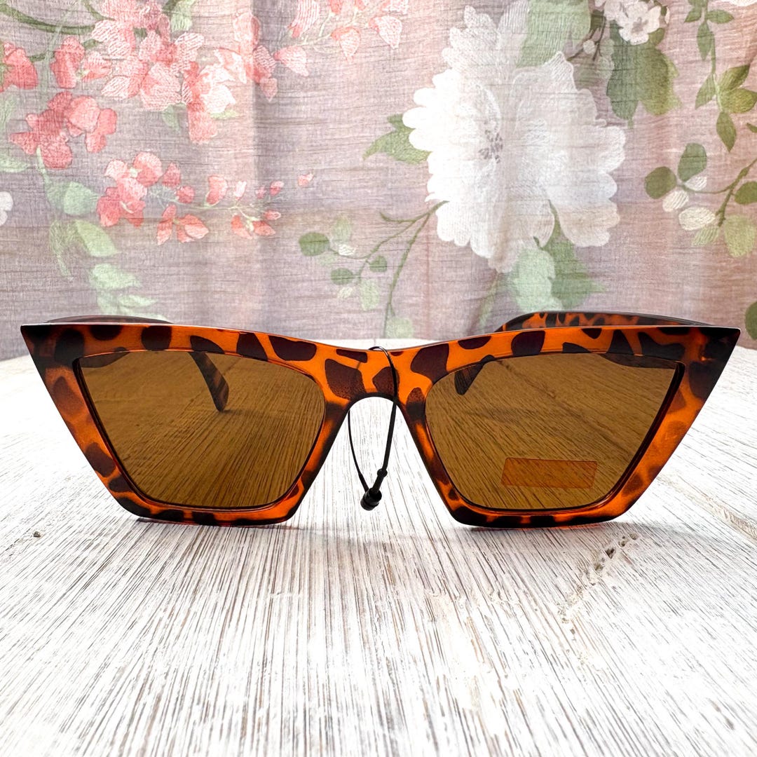 Exaggerated Cat Eye Retro Inspired Milky Tortoise Shell UV Protection Sunglasses Tortoise Cat-Eye Sunglasses Ivory | Anne Klein main image 3